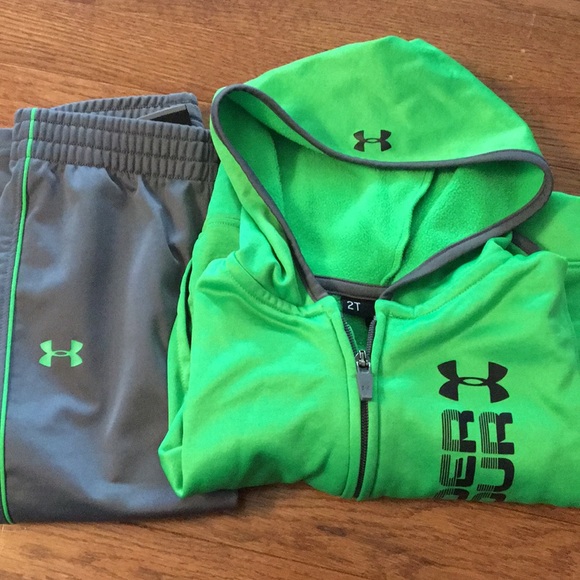 boys green sweatsuit